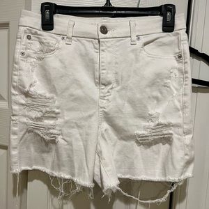 AE White Ripped Curvy Hi Rise Shortie